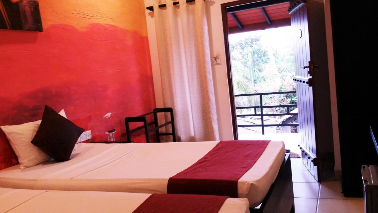 Maple Leaf Hotel Negombo Eksteriør billede