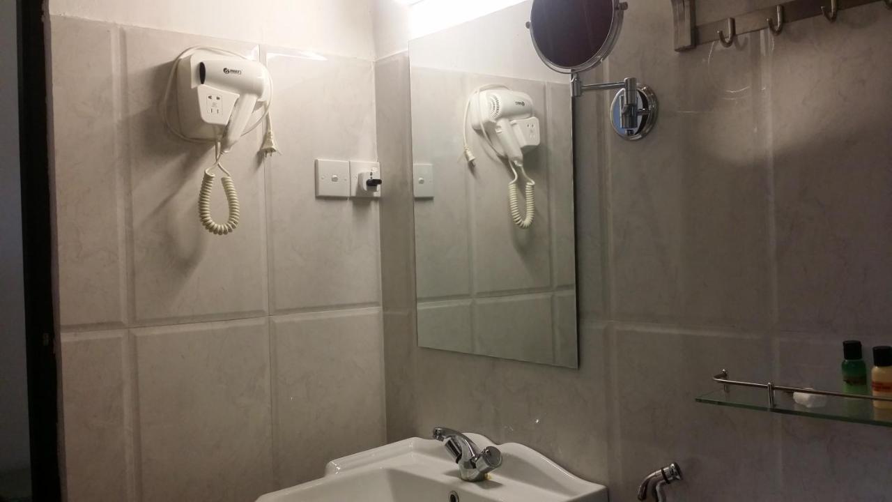 Maple Leaf Hotel Negombo Eksteriør billede