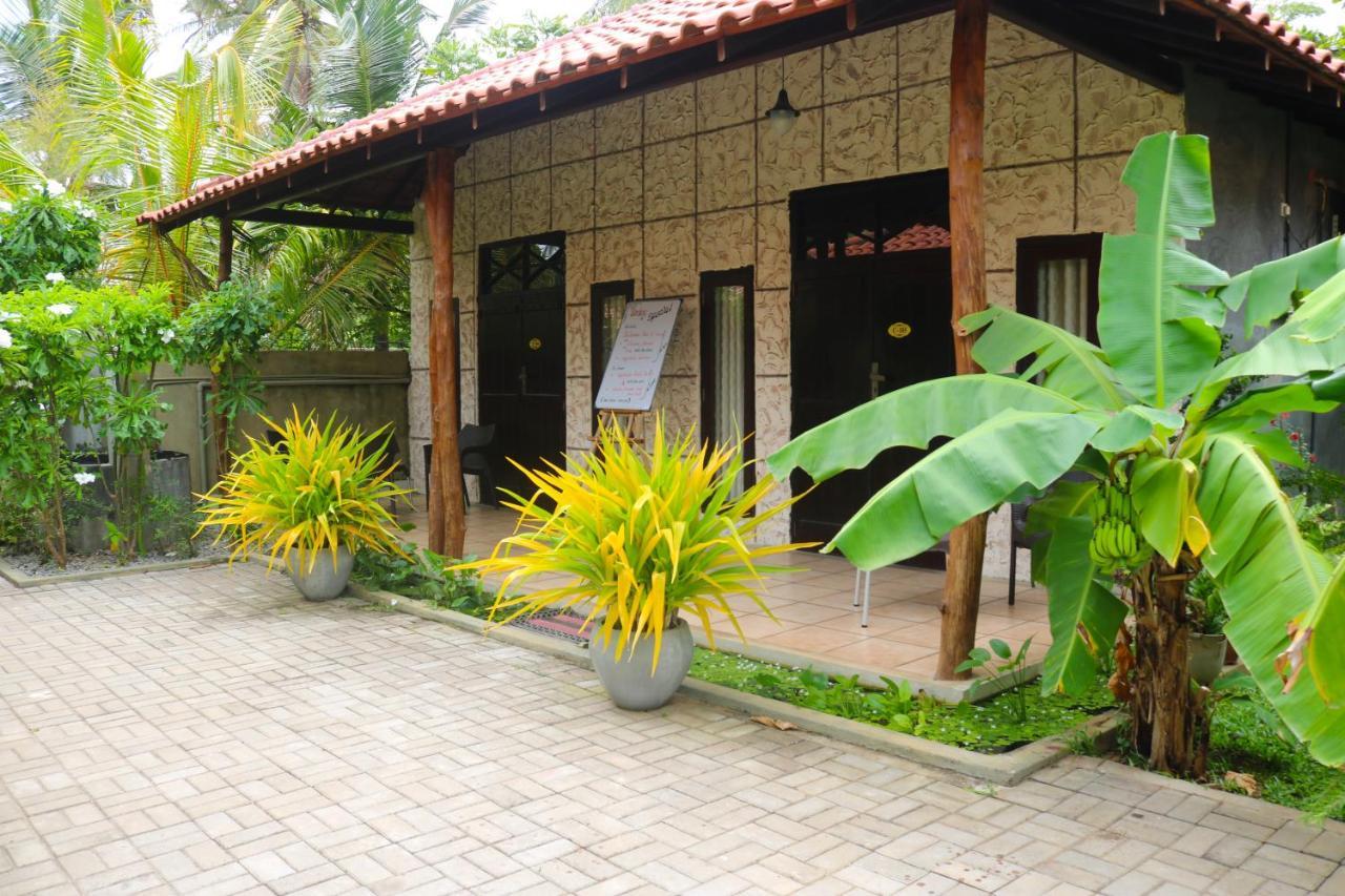 Maple Leaf Hotel Negombo Eksteriør billede