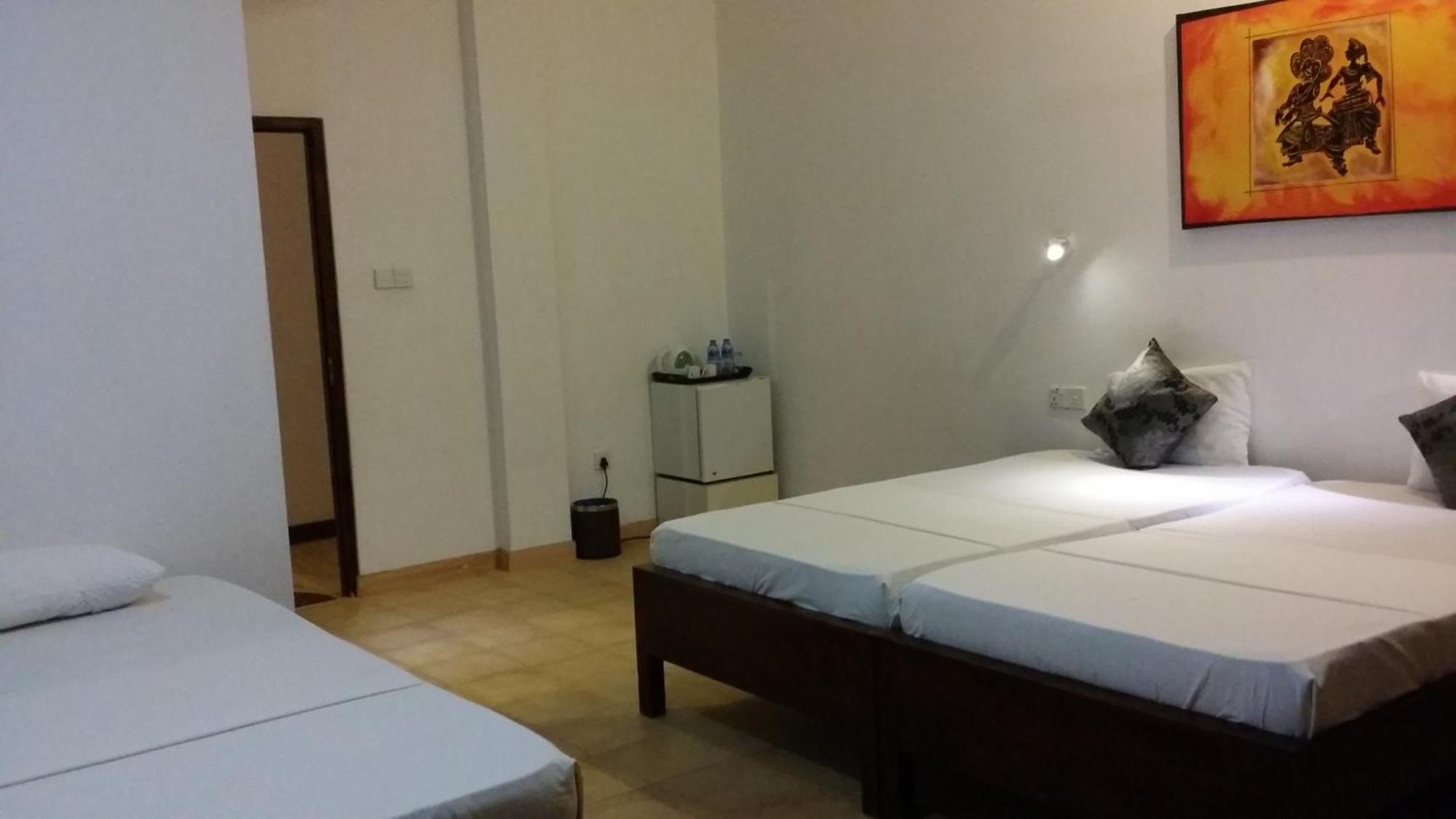 Maple Leaf Hotel Negombo Eksteriør billede